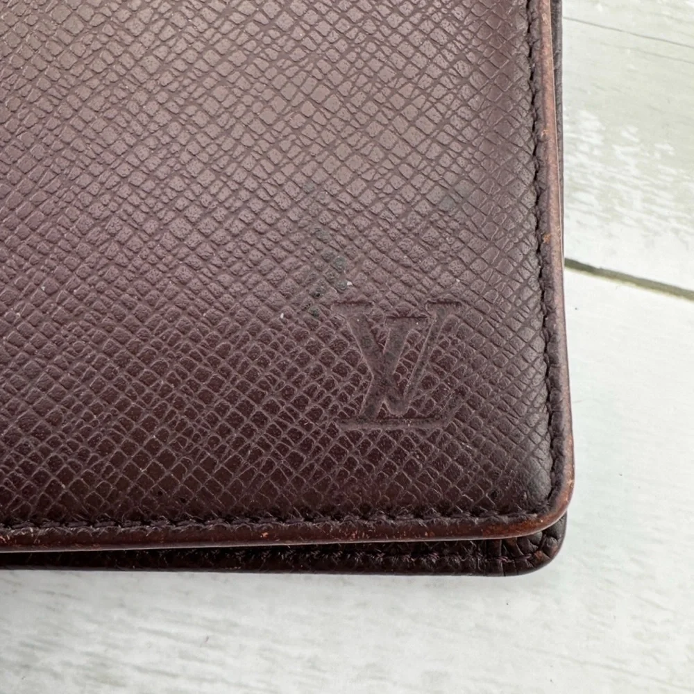 AUTHENTIC Louis Vuitton wallet. Dark brown.